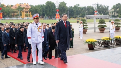 El Secretario General To Lam y la delegación visitaron el Mausoleo del Presidente Ho Chi Minh.
