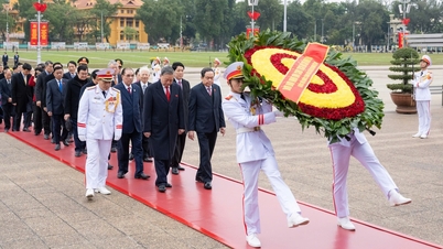 ผู้นำพรรคและรัฐบาลเยี่ยมชมสุสานประธานาธิบดีโฮจิมินห์ เนื่องในโอกาสครบรอบ 80 ปีของการเลือกตั้งทั่วไปครั้งแรก
