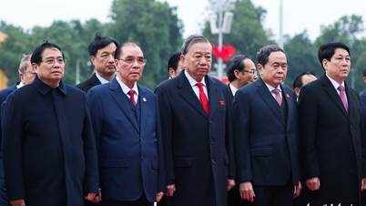 ผู้นำพรรคและรัฐบาลเยี่ยมชมสุสานประธานาธิบดีโฮจิมินห์ เนื่องในโอกาสครบรอบ 80 ปีของการเลือกตั้งทั่วไป