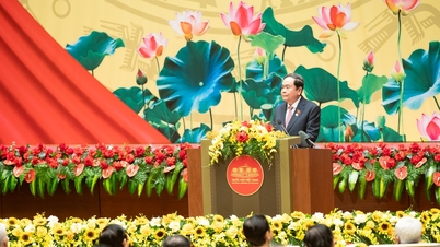 Vi bekrefter nasjonalforsamlingens absolutte tro og lover å for alltid følge den veien som er valgt av partiet, president Ho Chi Minh og vårt folk.