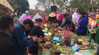 'Aldeia Tet' na Vila Cultural e Turística dos Grupos Étnicos do Vietnã