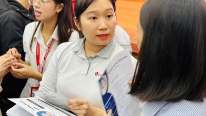 Recent graduates with less than one year of experience are finding it increasingly difficult to get jobs.