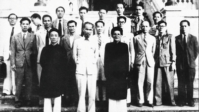 การพิจารณาถึงแนวคิดเรื่อง "ความไม่เปลี่ยนแปลง" ในหลักการ "ปรับตัวให้เข้ากับสถานการณ์ที่เปลี่ยนแปลงไป ในขณะที่ยังคงรักษาหลักการที่ไม่เปลี่ยนแปลง" จากแนวคิดทางการทูตของโฮจิมินห์