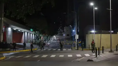 Több lövés dördült a venezuelai fővárosban található Miraflores-palota közelében.
