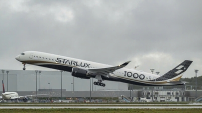 Taiwanese airline receives the largest version of the Airbus A350.