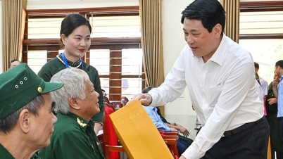 The President has decided on two levels of Tet gifts for people who have rendered meritorious services.