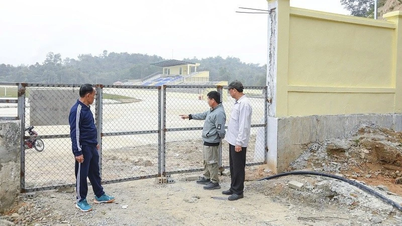 The people of Pú Tỉu 2 village in Điện Biên province are longing for a road.