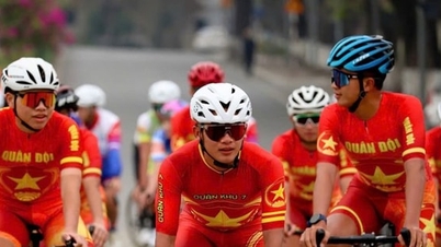 Pham Le Xuan Loc vinner den gula tröjan vid de nationella mästerskapen i cykling 2026.