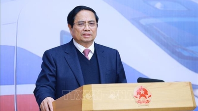 Prime Minister Pham Minh Chinh: Strictly implement the '3 focuses' for railway projects.