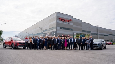 Tjeckiens senatspresident besöker Thanh Cong-gruppen och Thanh Cong Viet Hung bilfabrik.
