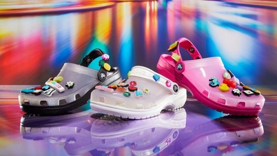 Odkrywamy, skąd wzięła się moda na Crocsy: jak „brzydkie, ale dziwaczne” sandały stały się wielkim sukcesem dzięki niecodziennej formule.