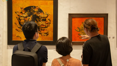 เอกลักษณ์ของภาพเขียนลงรักของ Ngo Thanh Nhan คือ ความทรงจำสีทอง