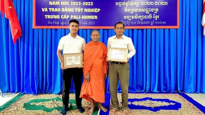 कंबोडिया में शहीद हुए वियतनामी स्वयंसेवी सैनिकों के लिए एक श्रद्धांजलि भोज।