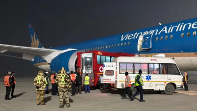 Vietnam Havayolları uçağı, yolculara tıbbi yardım sağlamak amacıyla Hindistan'da acil iniş yaptı.