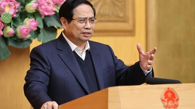 Thủ tướng: Đề nghị hỗ trợ thêm 5-10 triệu đồng với hộ dân được xây, sửa nhà sau bão lũ