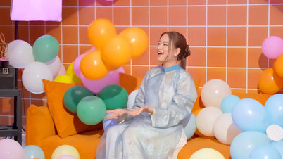 Hoang Thuy Linh teams up with Hua Kim Tuyen to release a Lunar New Year song.