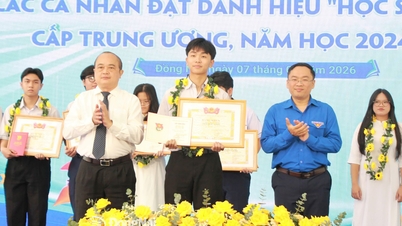 Six groups and 119 outstanding students were honored.