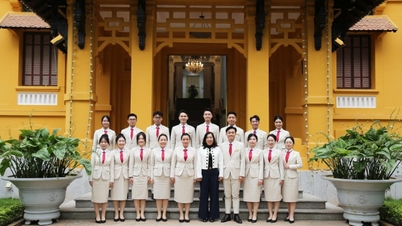 Die stellvertretende Ministerin Le Thi Thu Hang traf sich mit der vietnamesischen Delegation, die an der SSEAYP 2026 teilnahm.