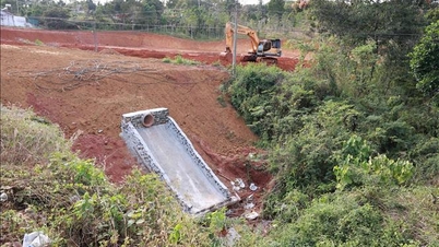 Unauthorized land leveling and reclamation are obstructing water flow in Lam Dong province.