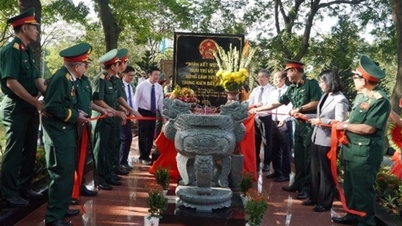 Nam A Bank, Saigon - Gia Dinh Özel Kuvvetleri subay ve askerleri için bir anıt yapımında ortaklık yapıyor.