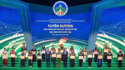 Eurowindow Holding mengiringi dan memberi penghormatan kepada pelajar dan golongan muda etnik minoriti yang cemerlang dan teladan pada tahun 2025.