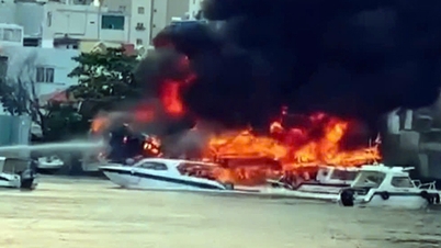 TP Hồ Chí Minh: Cháy lớn tàu du lịch trên sông Sài Gòn