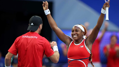 Coco Gauff błyszczy, prowadząc amerykańską drużynę tenisową do półfinału Pucharu Stanów Zjednoczonych.