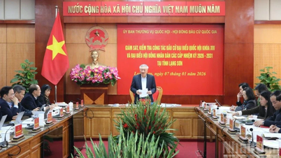 Viceprim-ministrul permanent Nguyen Hoa Binh inspectează pregătirile electorale din Lang Son.