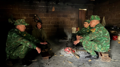 Sơn Vĩ (Tuyên Quang): Bộ đội Biên phòng đến nhà dân tuyên truyền chống rét