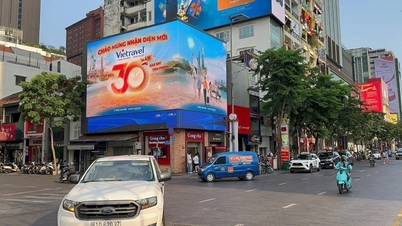 Decifrando o significado simbólico do "sol descentralizado" no novo logotipo da Vietravel.