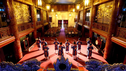 Das Duyet Thi Duong Theater "erzählt die Geschichte" des Erbes des königlichen Hofes von Nha Nhac.