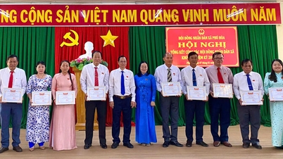 Komune Phu Hoa merangkum kegiatan Dewan Rakyat Komune untuk periode 2021-2026.