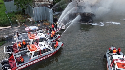 Das Touristenboot King Yacht gerät auf dem Saigon-Fluss in Brand: Während Reparaturarbeiten am Boot brach im Maschinenraum ein Feuer aus.
