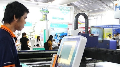 Derecho del Comercio Electrónico: Garantizar la vinculación entre el desarrollo del mercado y la gestión estatal.