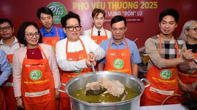 Mang Phở yêu thương đến vùng rốn lũ
