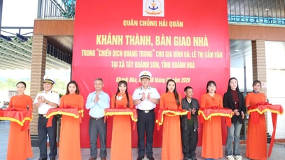 Campagne de Quang Trung : La Marine inaugure et remet une maison à une famille dans des circonstances difficiles.
