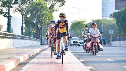 長い道路から自転車の街へ。