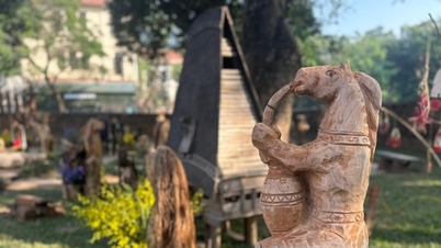 ការតាំងពិព័រណ៍ពិសេស “សេះវិលត្រឡប់មកទីក្រុងវិញ”៖ ការប៉ះនៃវប្បធម៌តំបន់ខ្ពង់រាបកណ្តាល នៅកណ្តាលទីក្រុងហាណូយ។