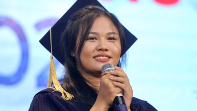 Nữ sinh mồ côi dành một phần học bổng làm lại di ảnh bố mẹ đã bị lũ cuốn trôi
