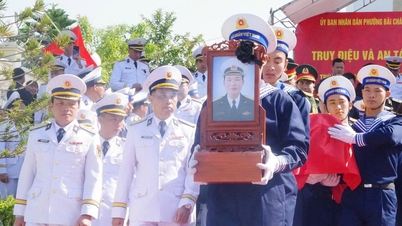 Truong Sa'da hayatını feda eden Şehit Pham Van Tuan'a Vatan tarafından verilen Takdir Belgesi takdim edildi.