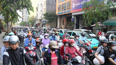 Ho Chi Minh City uses cameras to detect violations and warn of traffic congestion during the Lunar New Year holiday.