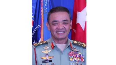 Cựu Tư lệnh Lục quân Malaysia và hai người vợ bị bắt vì tham nhũng