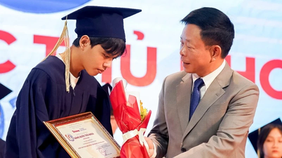 '우수 학생 지원' 프로그램에 따라 어려움을 극복하고 학업적으로 뛰어난 성적을 거둔 학생들에게 120개의 장학금이 수여되었습니다.