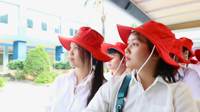 Başarılı yaklaşık 100 öğrenci, Vietnam'ın en modern atık arıtma tesisini ziyaret etti.