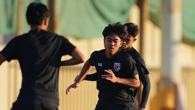 U23 Thái Lan - U23 Úc (hiệp 1) 1-0: Vừa ghi bàn, Thái Lan lại mất người