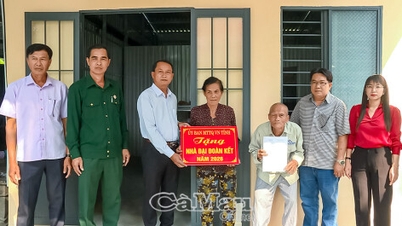 ការផ្តល់លំនៅដ្ឋាន "សាមគ្គីភាពដ៏អស្ចារ្យ" សម្រាប់គ្រួសារដែលខ្វះខាតបន្ទាប់ពីអគ្គីភ័យ។