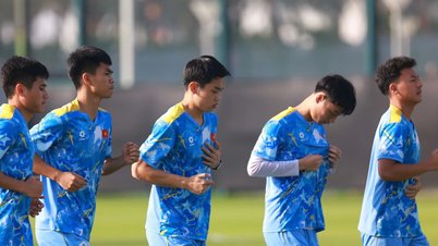 A seleção sub-23 do Vietnã treina finalizações, cobra faltas e se prepara para o retorno de Thanh Nhàn.