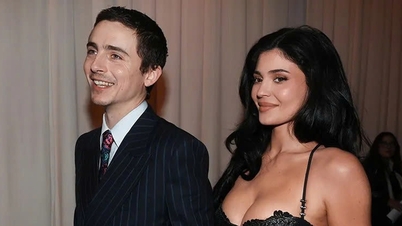 The most beautiful classic outfits kick off the 2026 Hollywood Awards season.