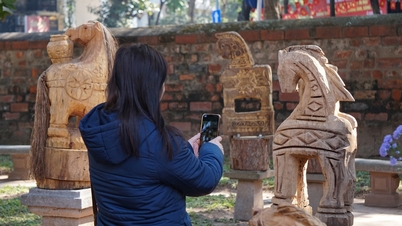 Man findet niemals zwei identische Volksstatuen aus dem zentralen Hochland.