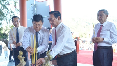 Weihrauchopfer zum Gedenken an Phan Thị Ràng, Held der Volksstreitkräfte.